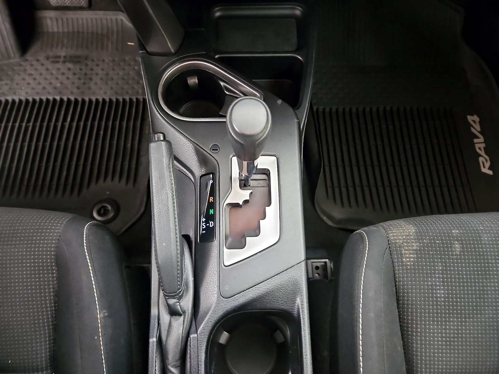2017 Toyota RAV4 XLE - Photo 18