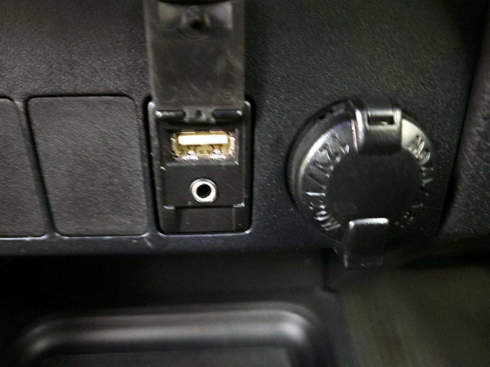 2017 Toyota RAV4 XLE - Photo 19