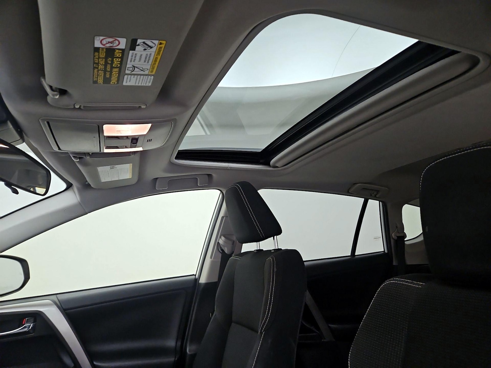2017 Toyota RAV4 XLE - Photo 20