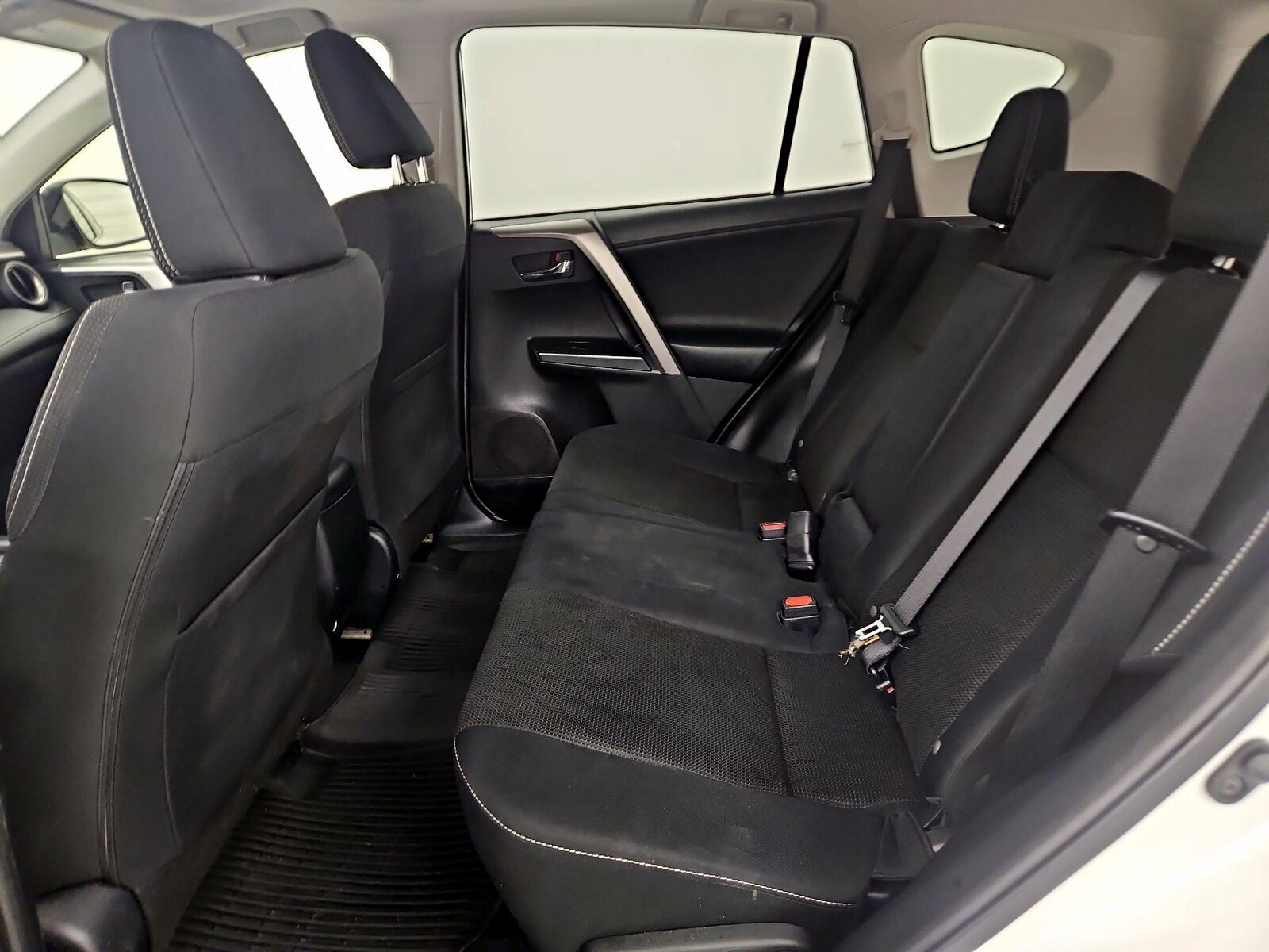 2017 Toyota RAV4 XLE - Photo 21