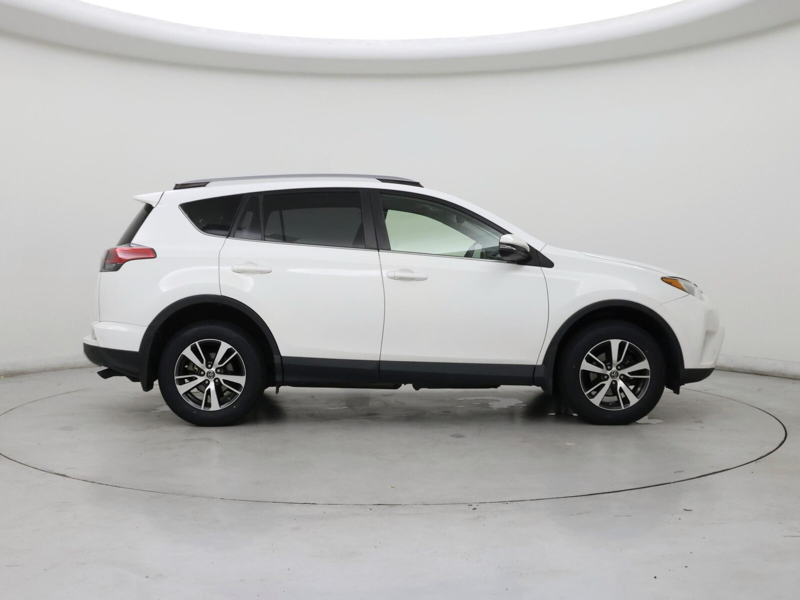 2017 Toyota RAV4 XLE - Photo 8