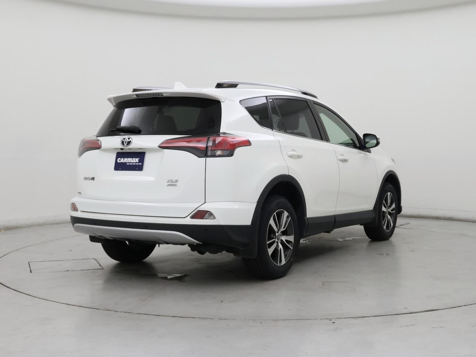 2017 Toyota RAV4 XLE - Photo 9