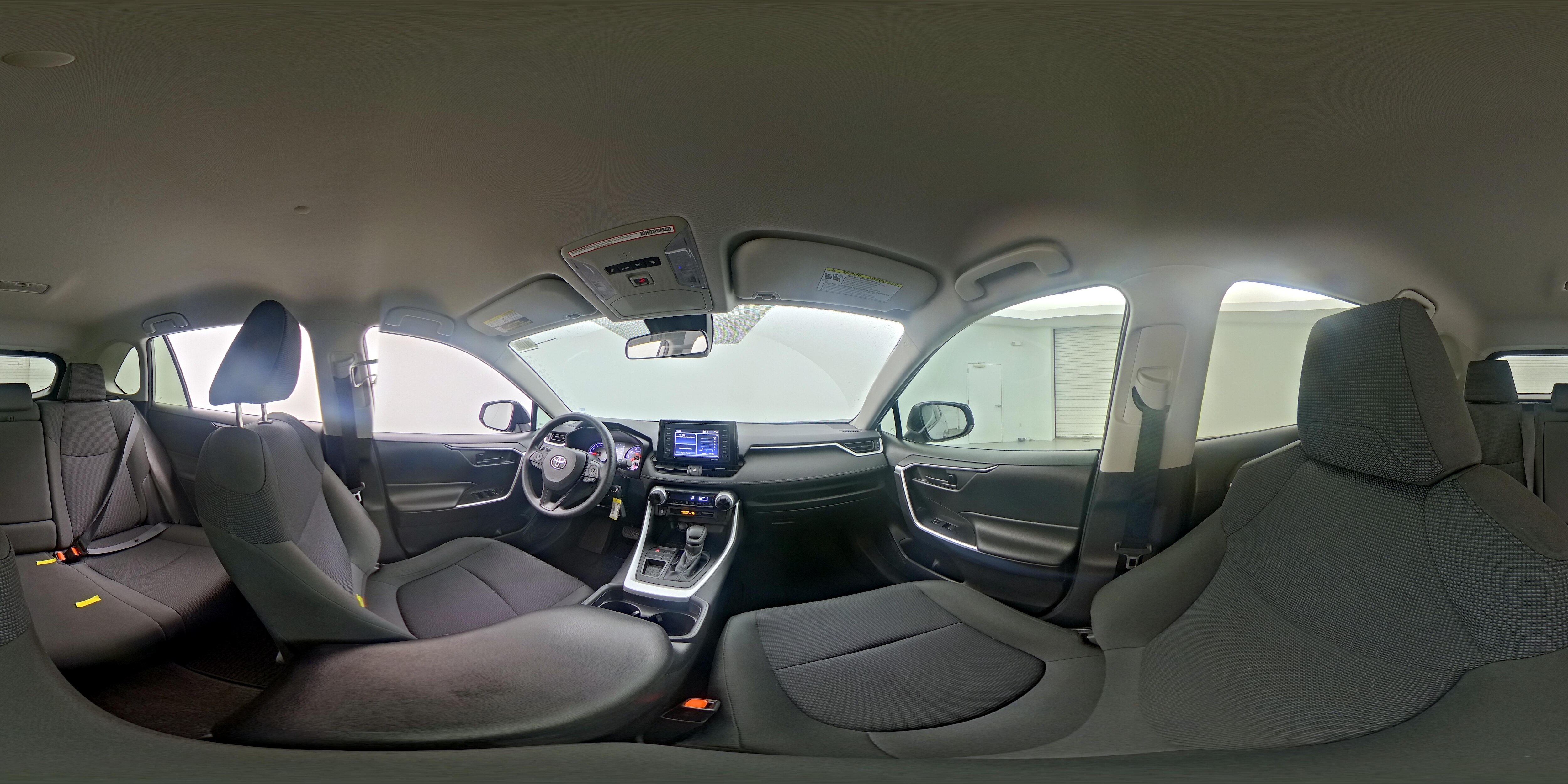 2020 Toyota RAV4 LE - Photo 23