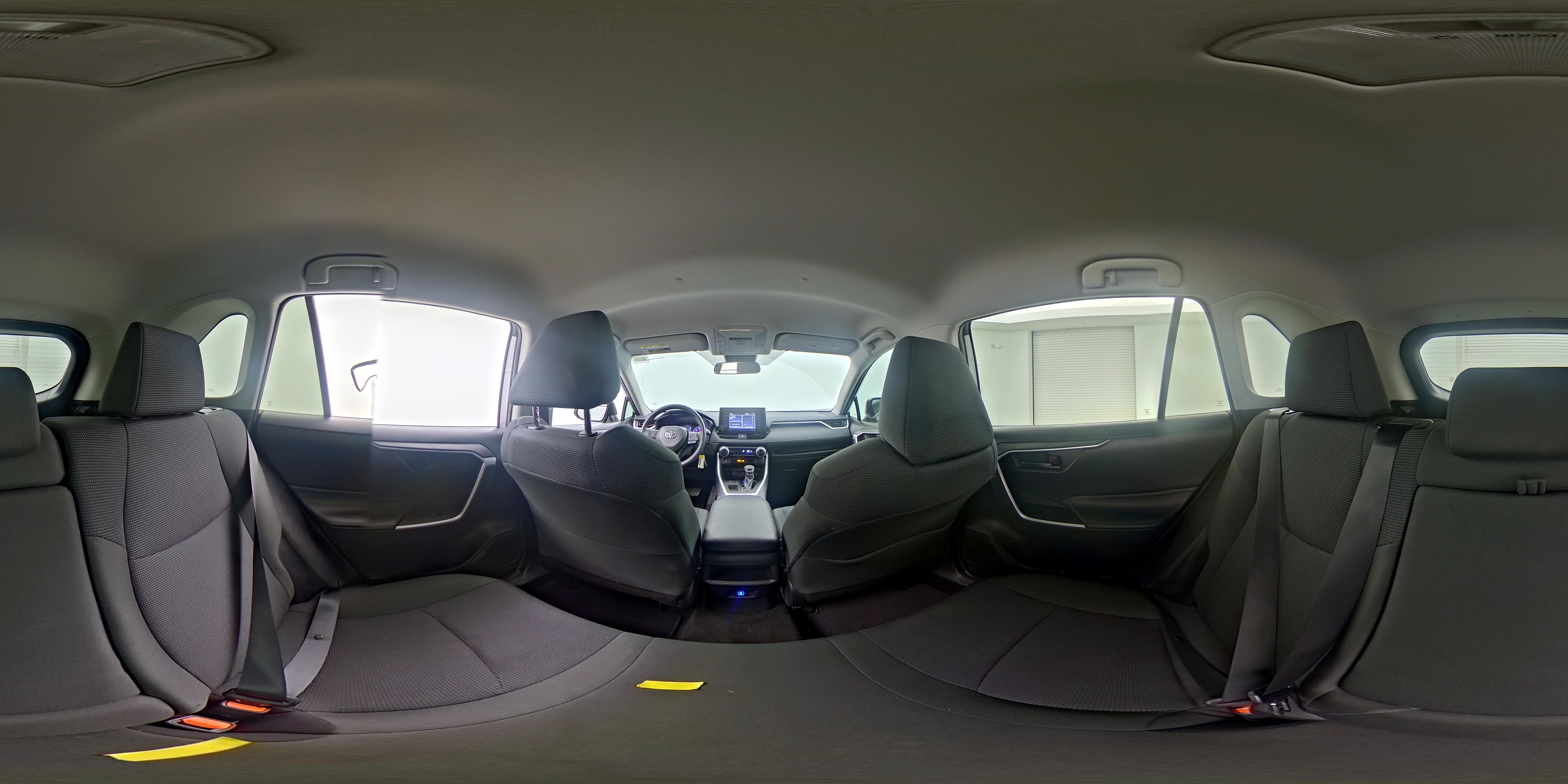 2020 Toyota RAV4 LE - Photo 24