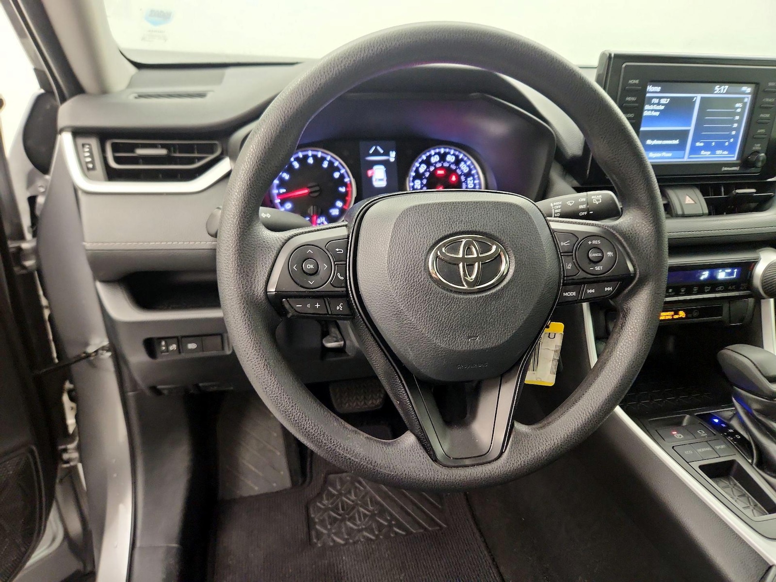 2020 Toyota RAV4 LE - Photo 11