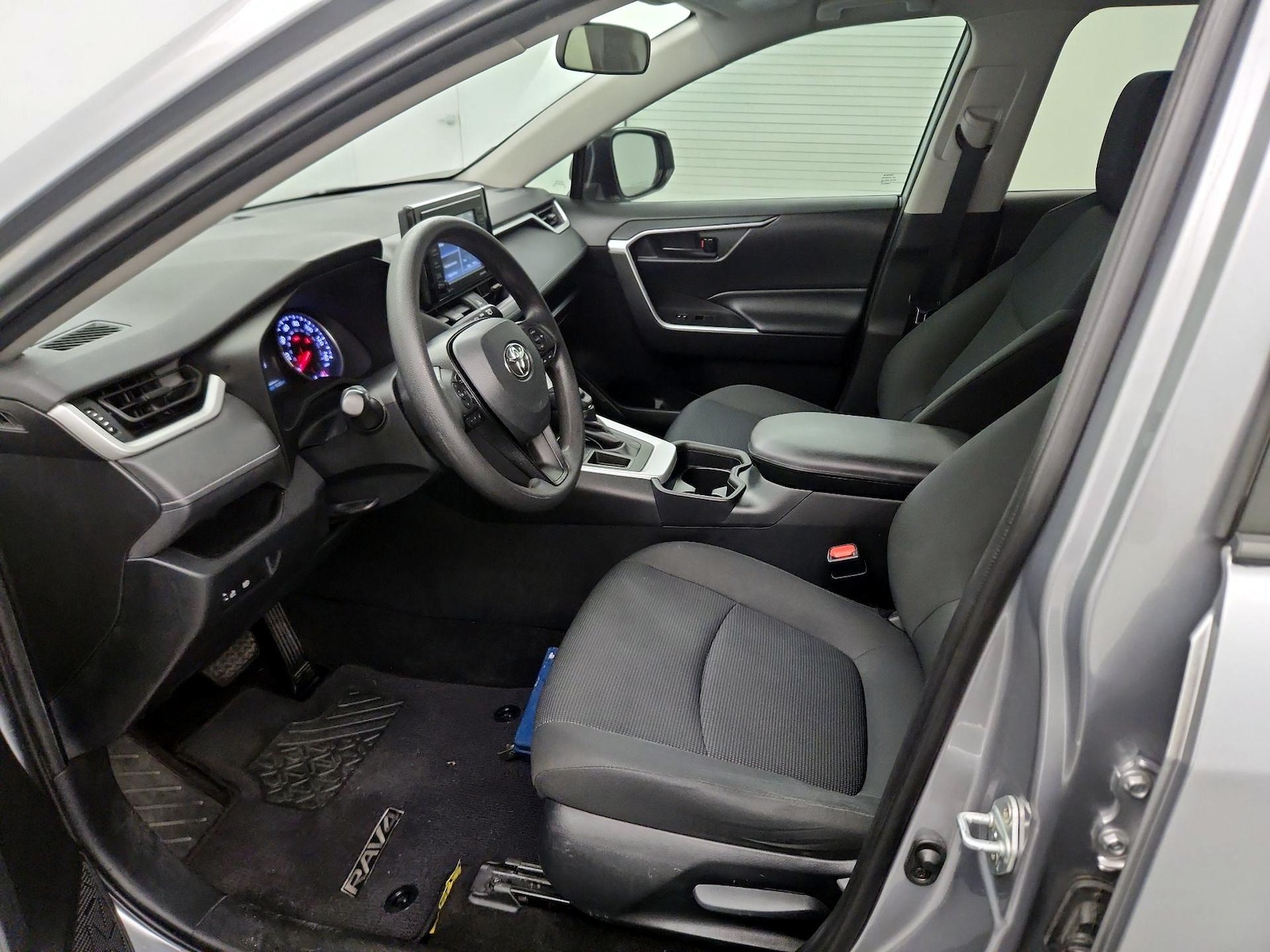 2020 Toyota RAV4 LE - Photo 12