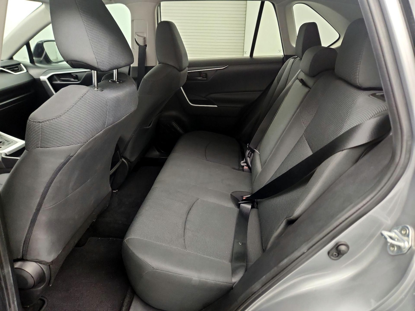 2020 Toyota RAV4 LE - Photo 19