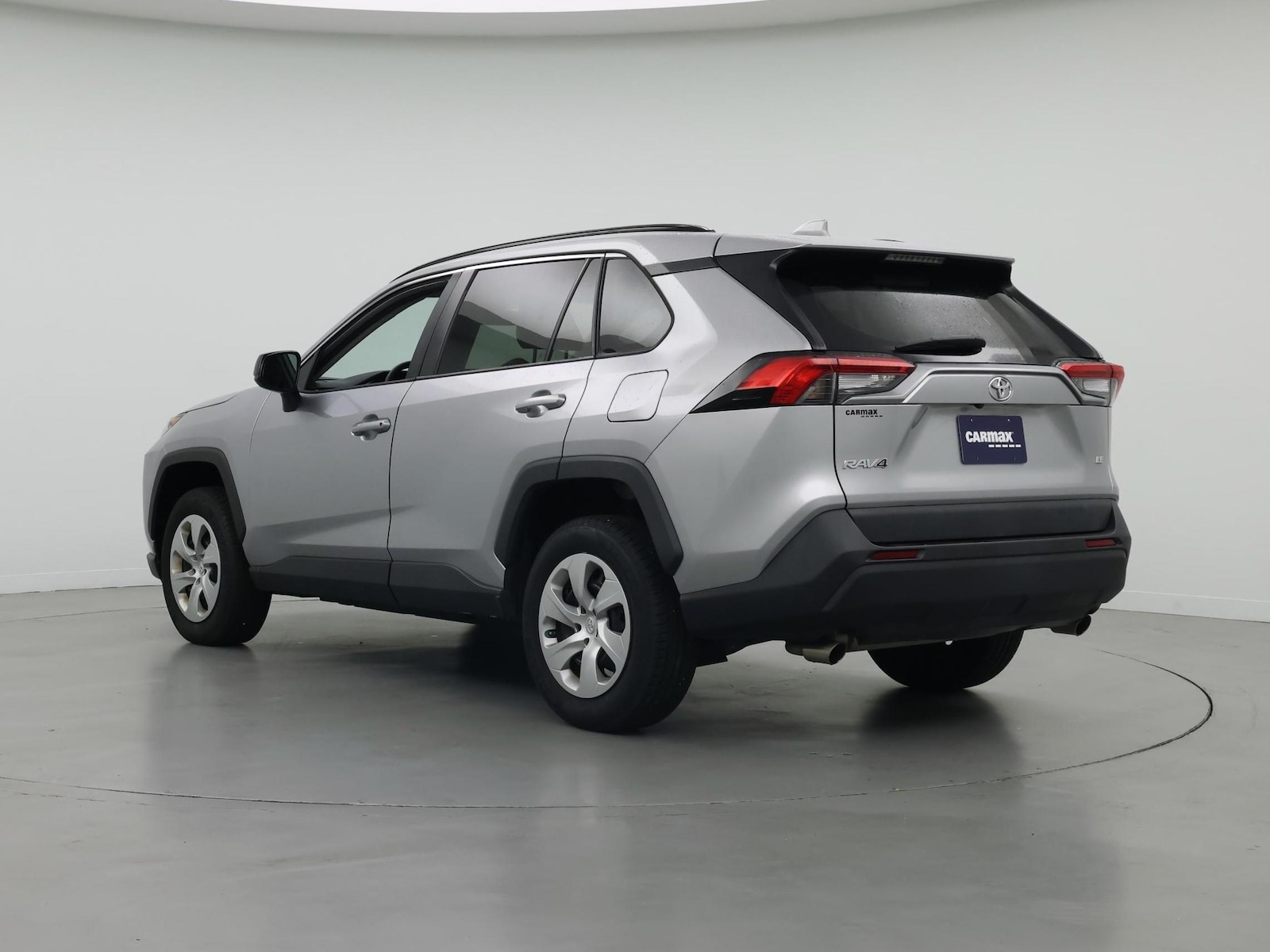 2020 Toyota RAV4 LE - Photo 3