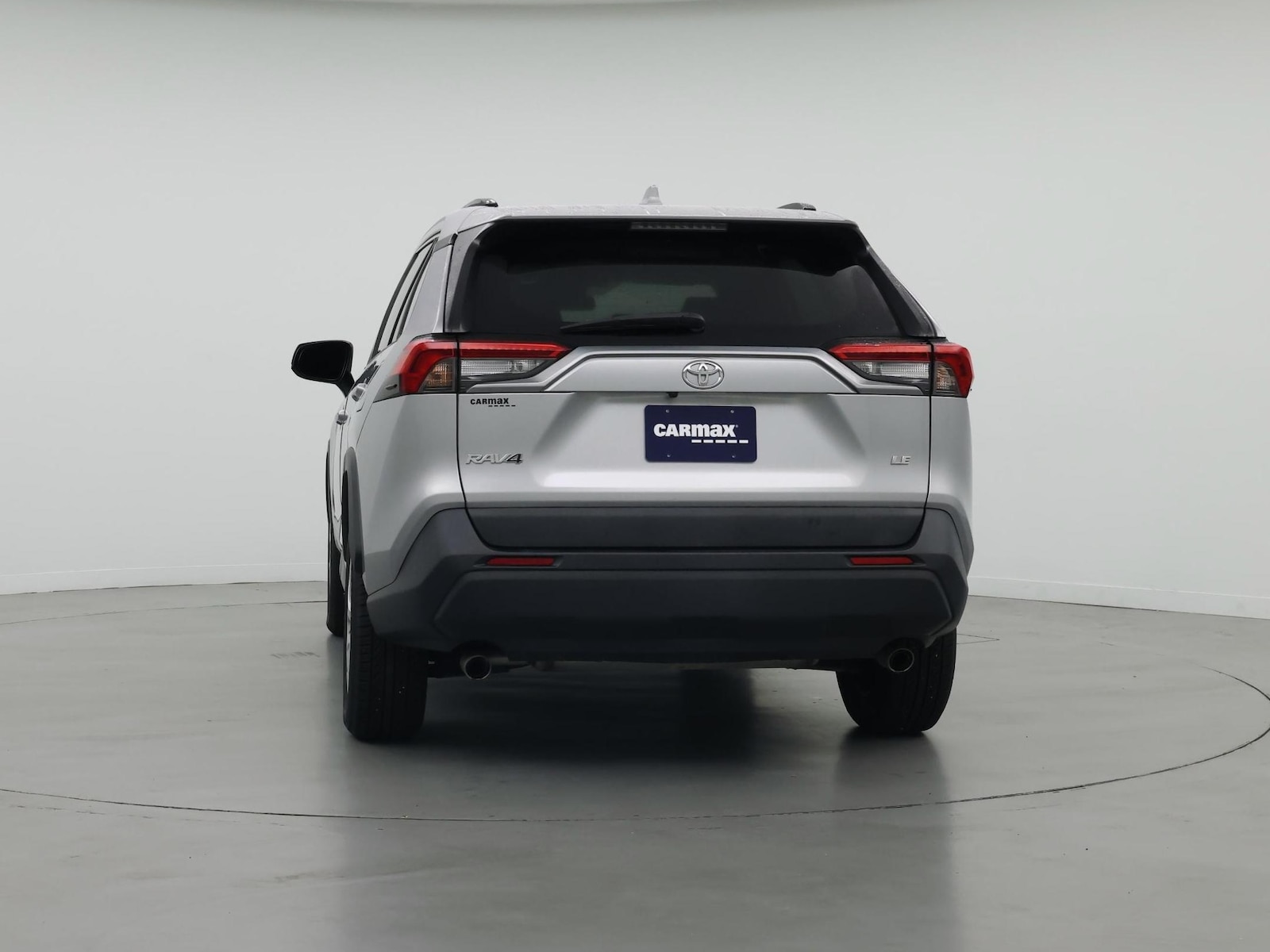 2020 Toyota RAV4 LE - Photo 7