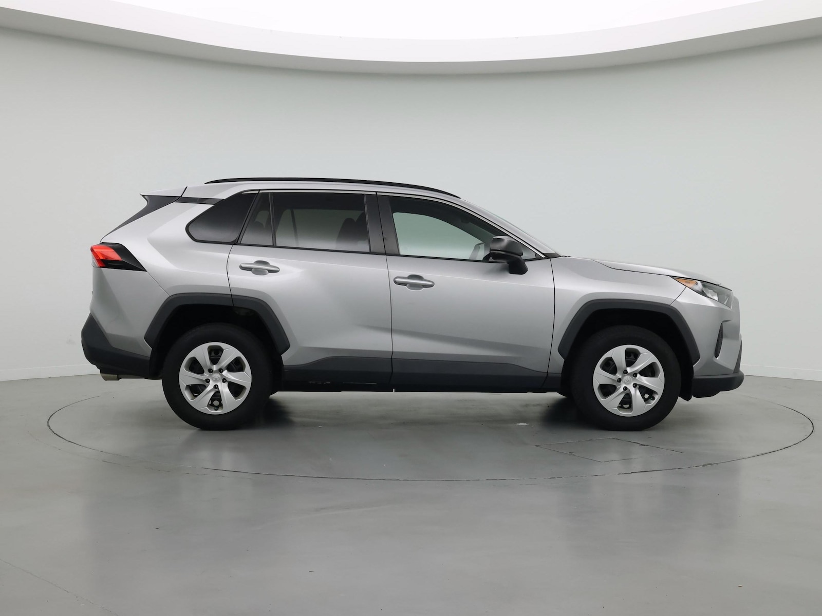 2020 Toyota RAV4 LE - Photo 8