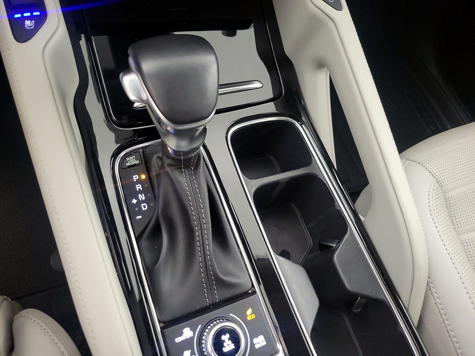 2022 Kia Telluride SX - Photo 18