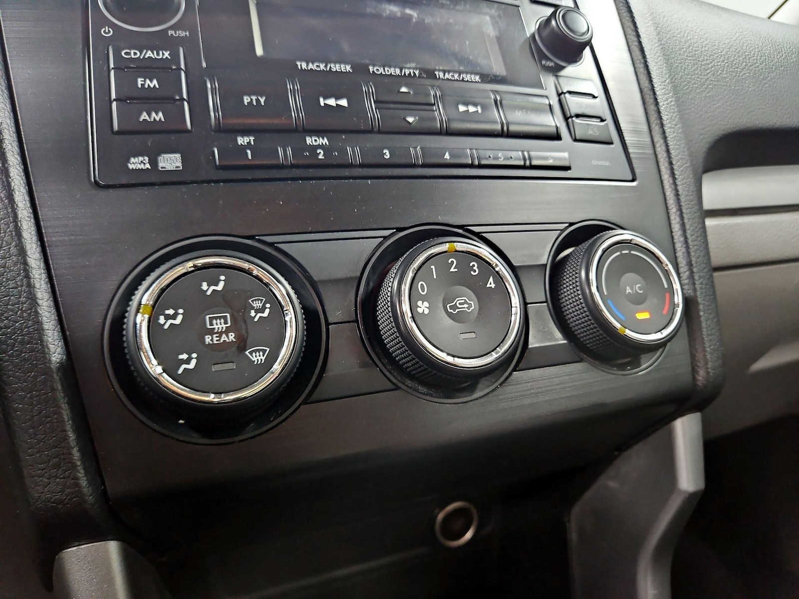 2015 Subaru Forester i - Photo 17