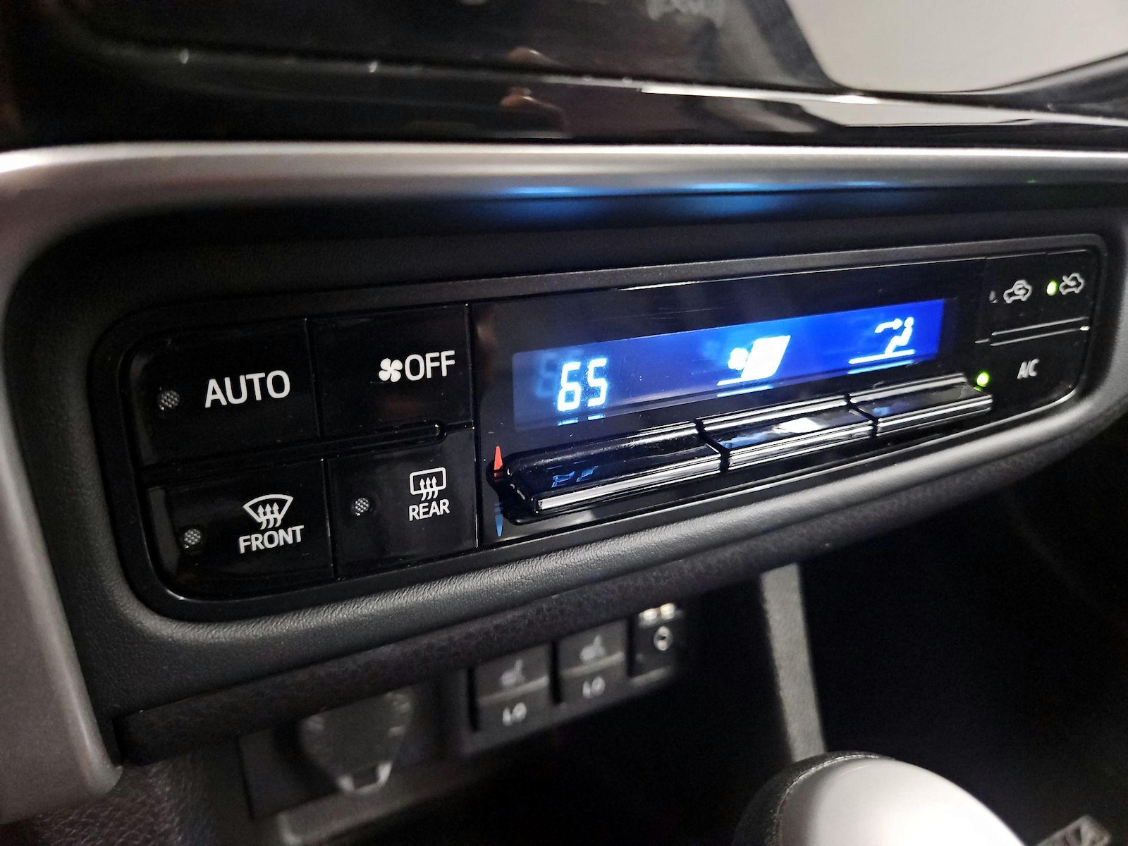 2019 Toyota Corolla XLE - Photo 17