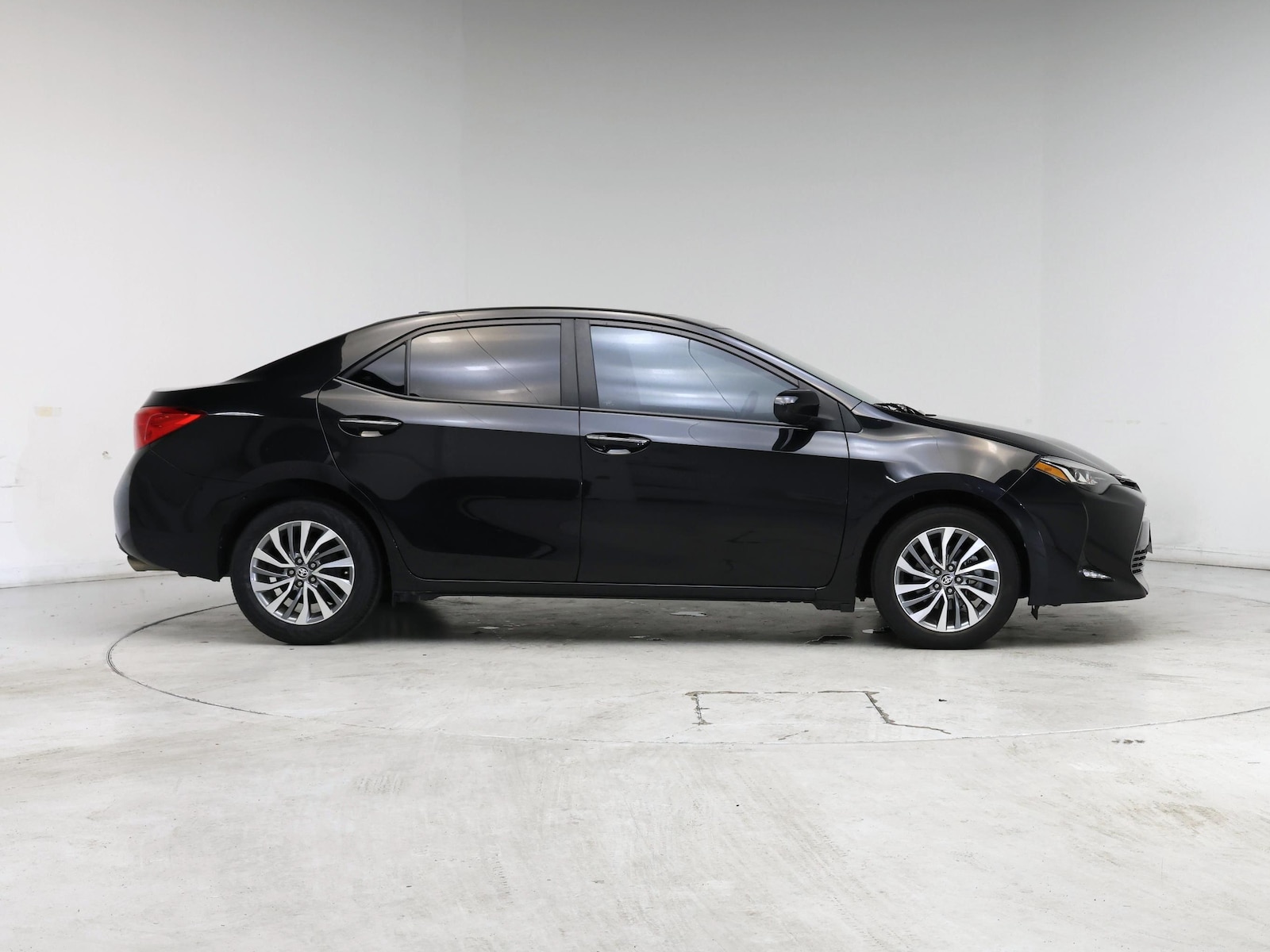 2019 Toyota Corolla XLE - Photo 8