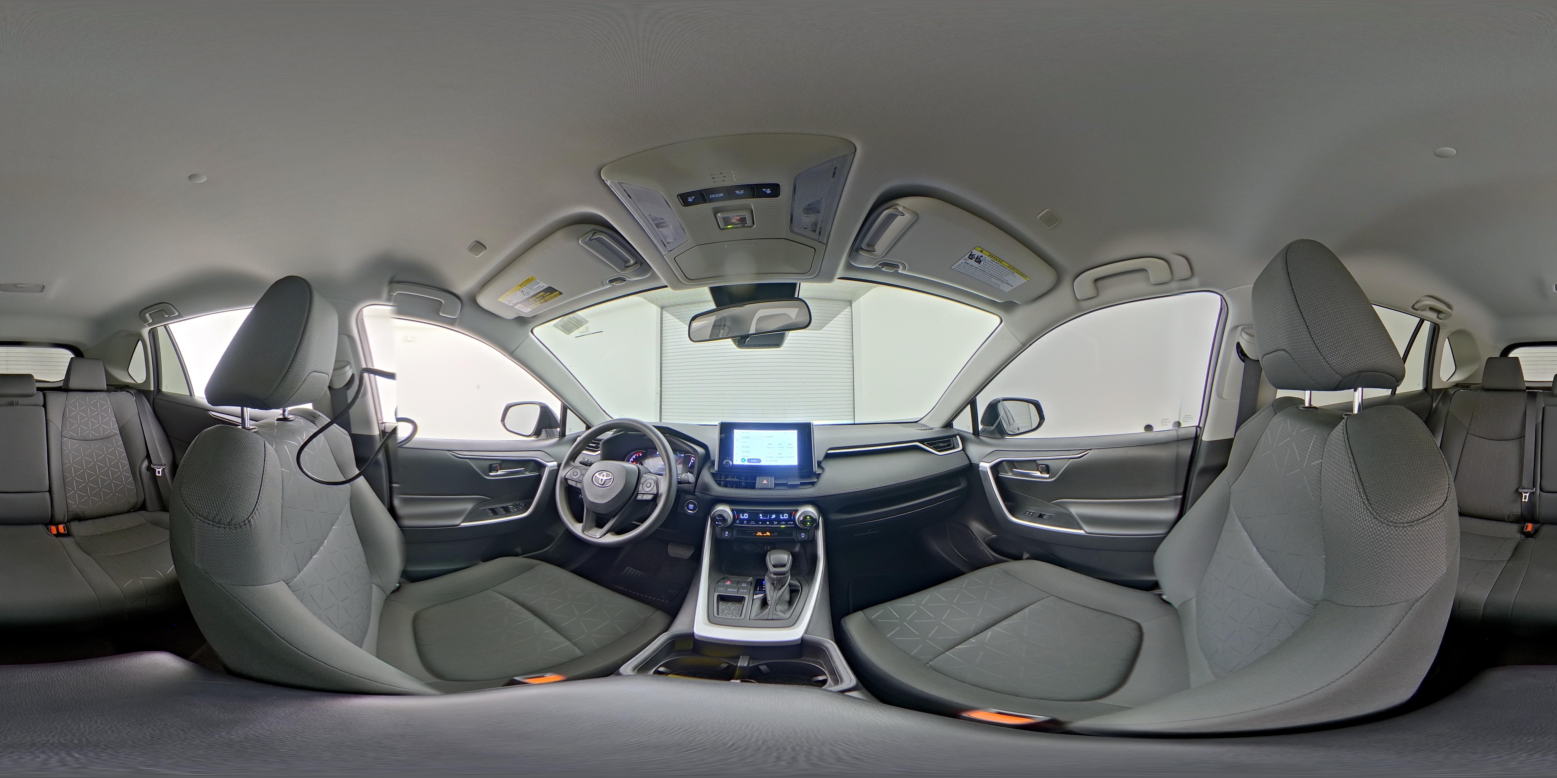 2024 Toyota RAV4 XLE - Photo 24