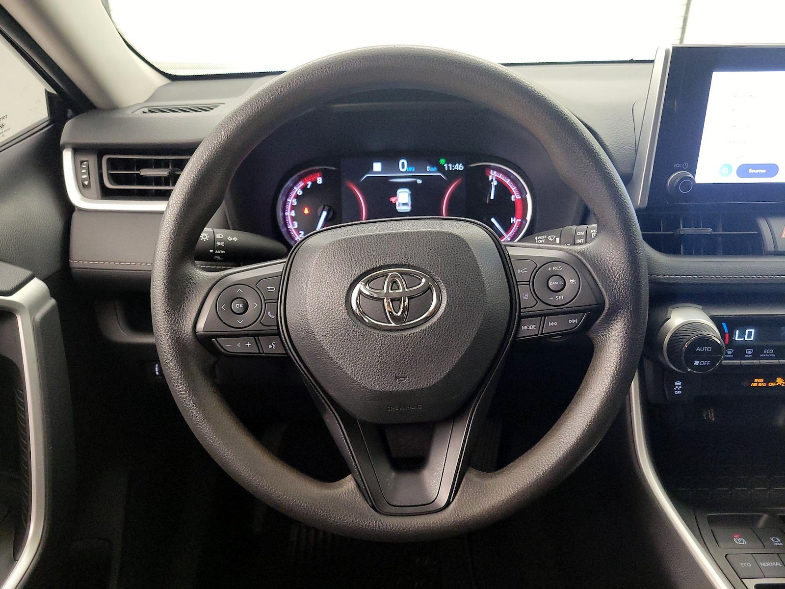 2024 Toyota RAV4 XLE - Photo 11