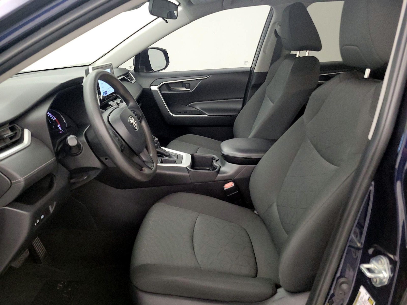 2024 Toyota RAV4 XLE - Photo 12