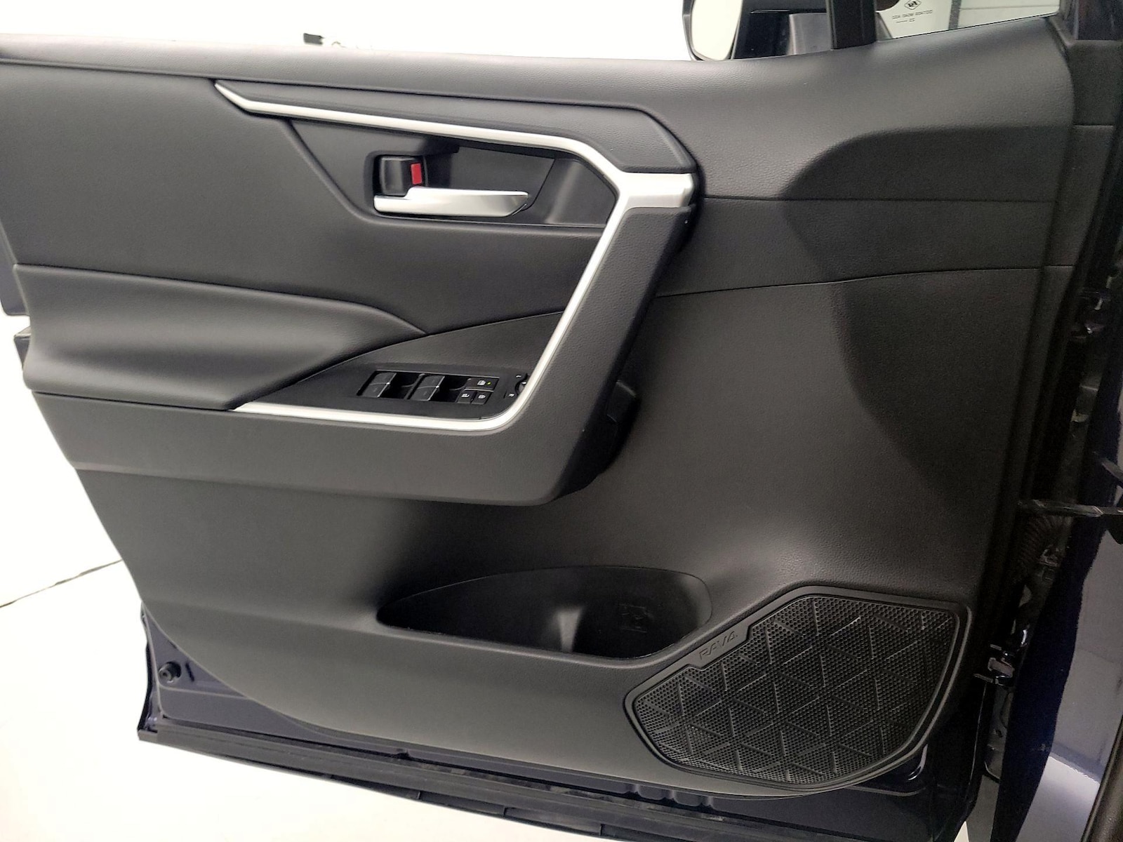 2024 Toyota RAV4 XLE - Photo 13