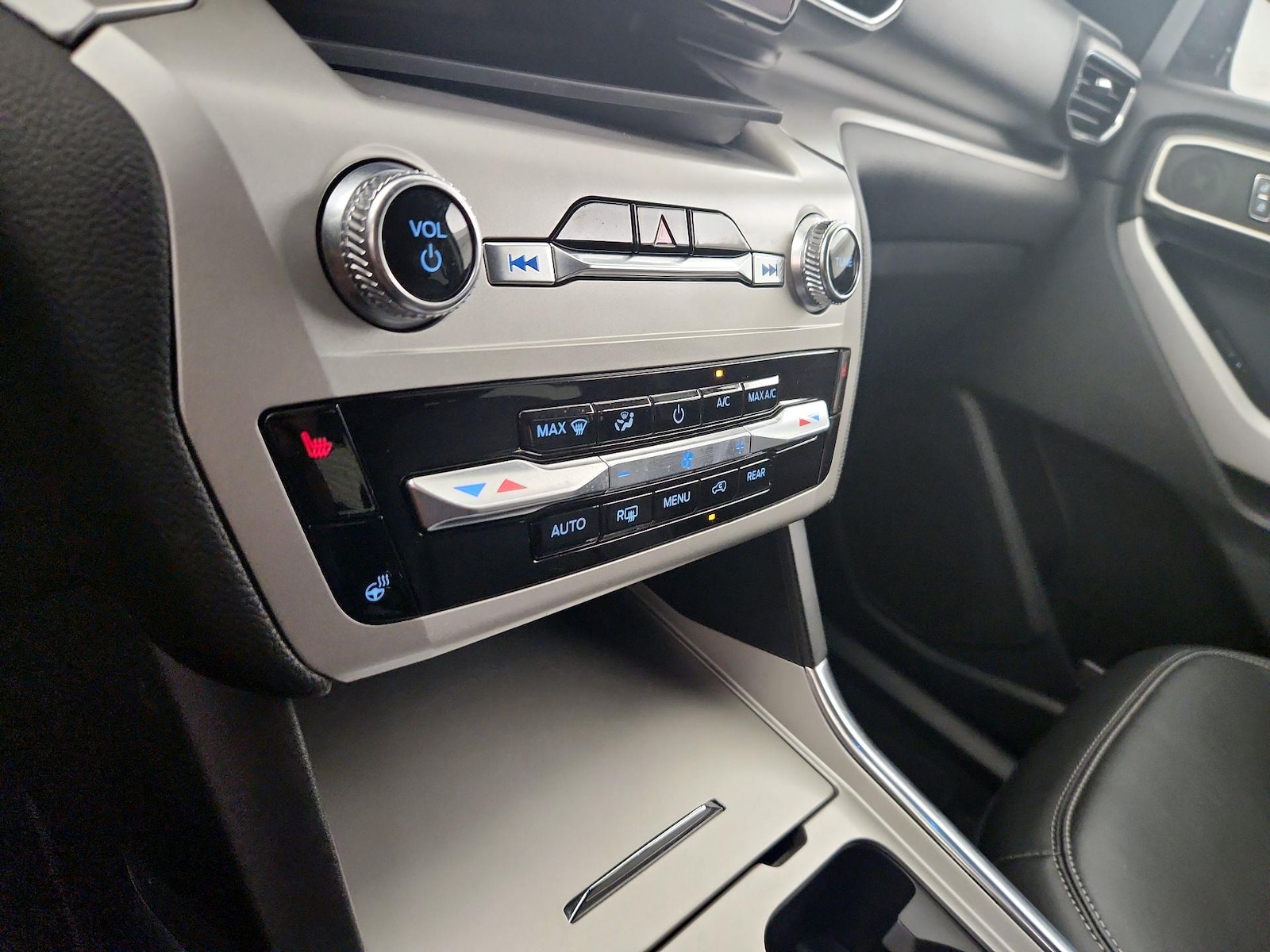 2022 Ford Explorer XLT - Photo 15