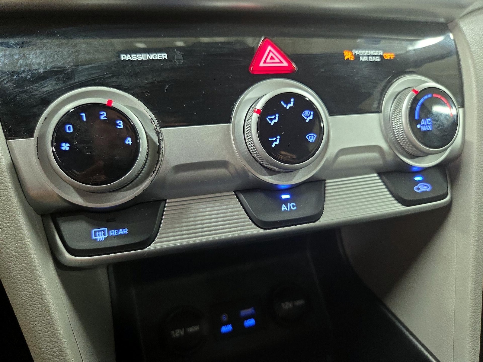 2019 Hyundai Elantra SEL - Photo 17