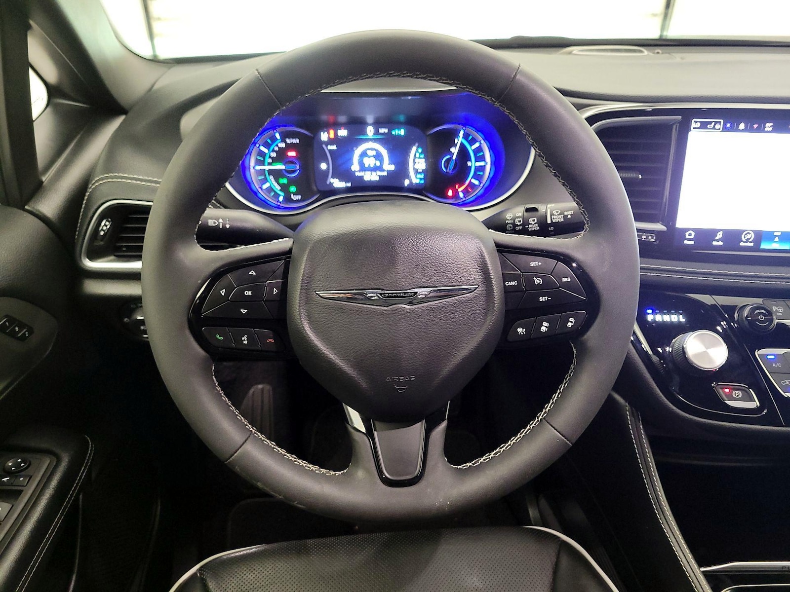 2023 Chrysler Pacifica Hybrid Limited - Photo 11