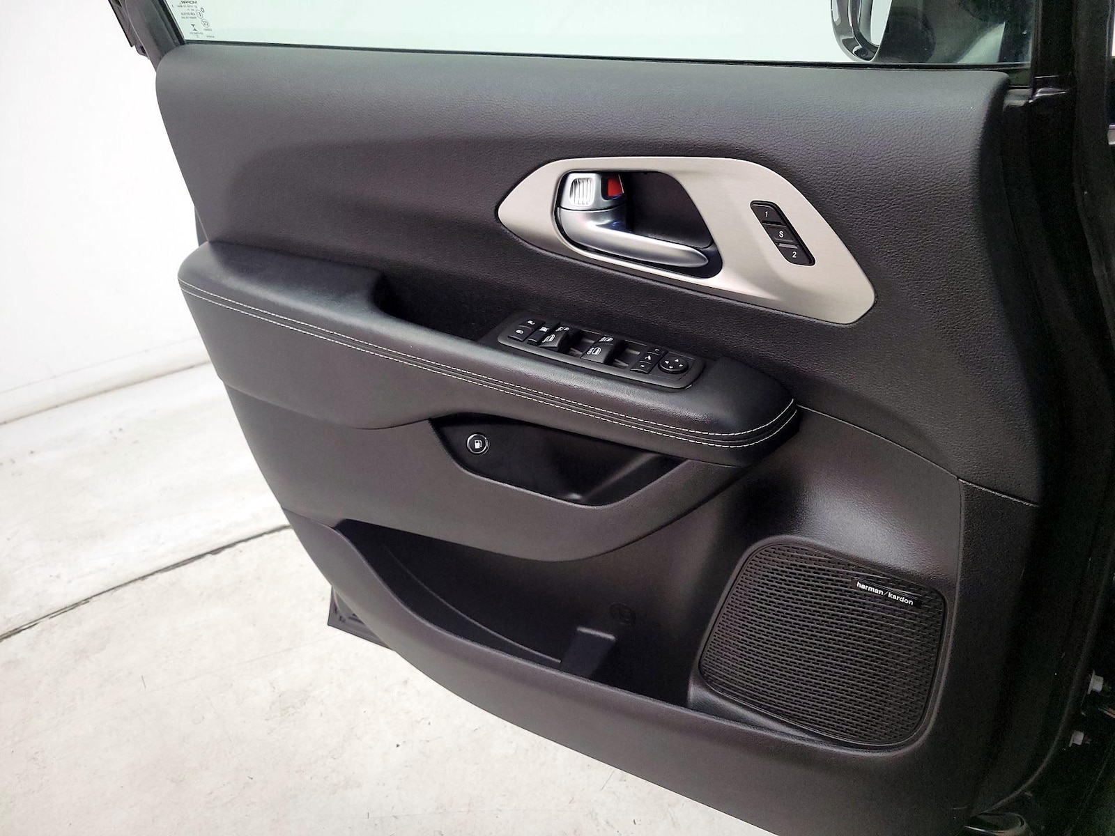 2023 Chrysler Pacifica Hybrid Limited - Photo 13