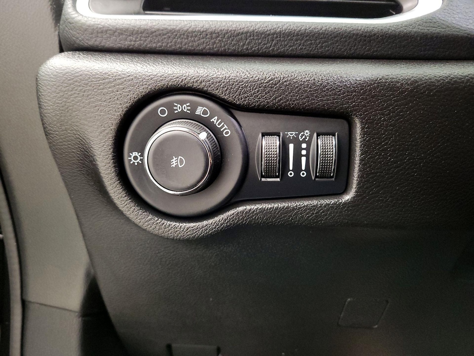 2023 Chrysler Pacifica Hybrid Limited - Photo 14