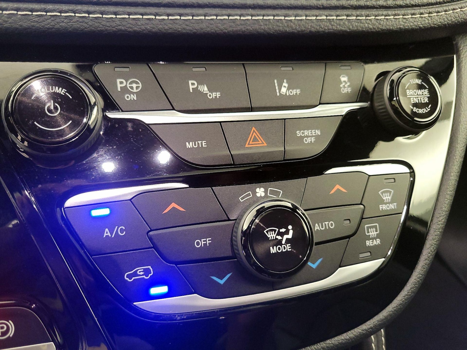 2023 Chrysler Pacifica Hybrid Limited - Photo 18