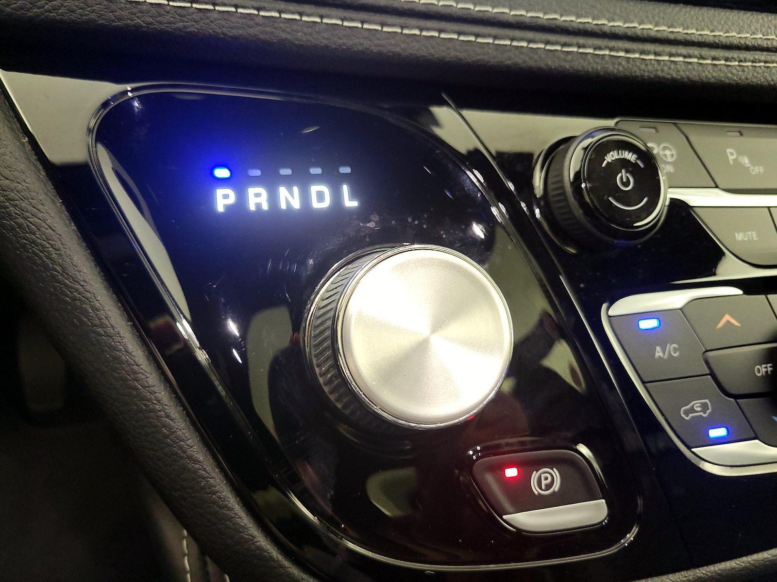 2023 Chrysler Pacifica Hybrid Limited - Photo 19