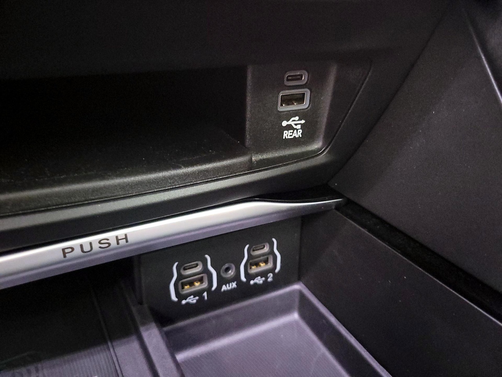 2023 Chrysler Pacifica Hybrid Limited - Photo 20
