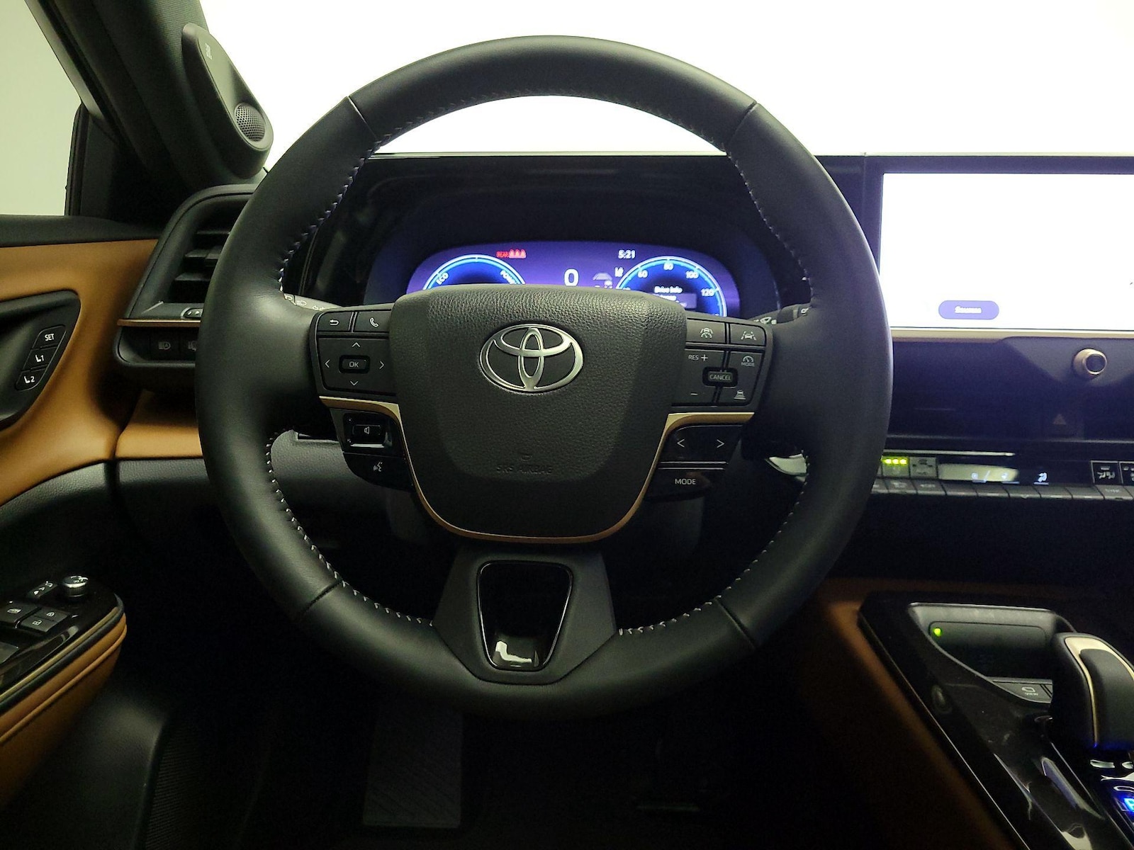 2025 Toyota Crown Signia Limited - Photo 11