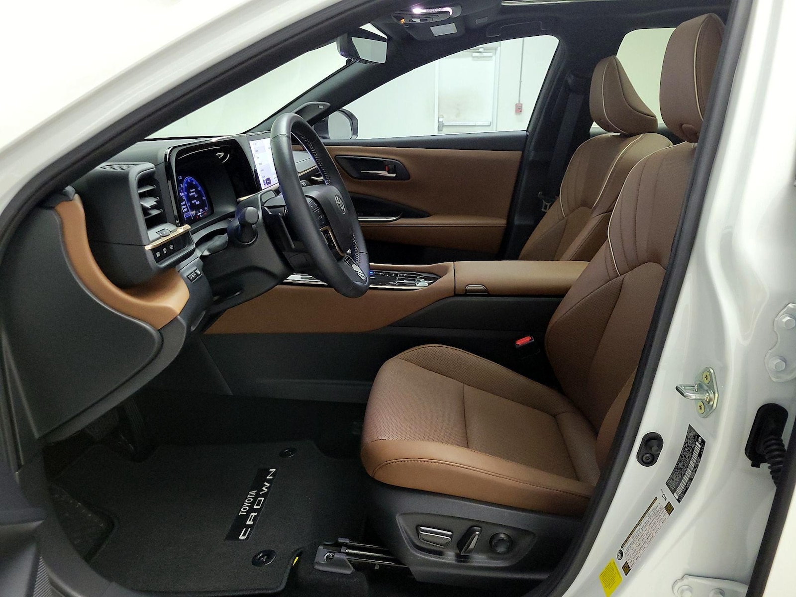 2025 Toyota Crown Signia Limited - Photo 12