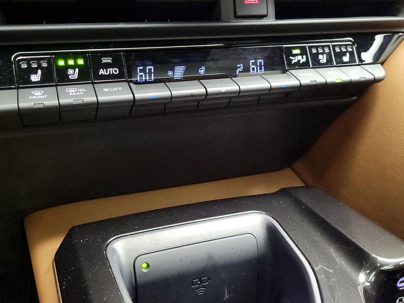 2025 Toyota Crown Signia Limited - Photo 18