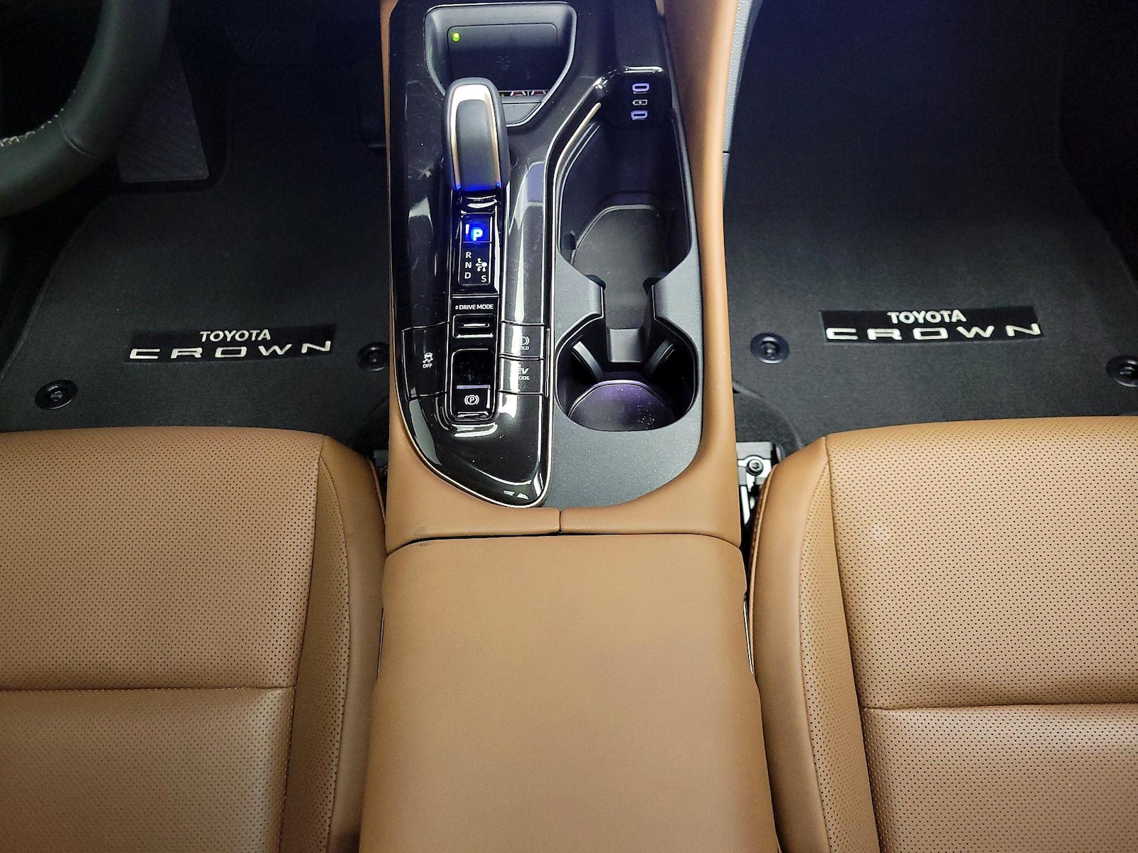 2025 Toyota Crown Signia Limited - Photo 19