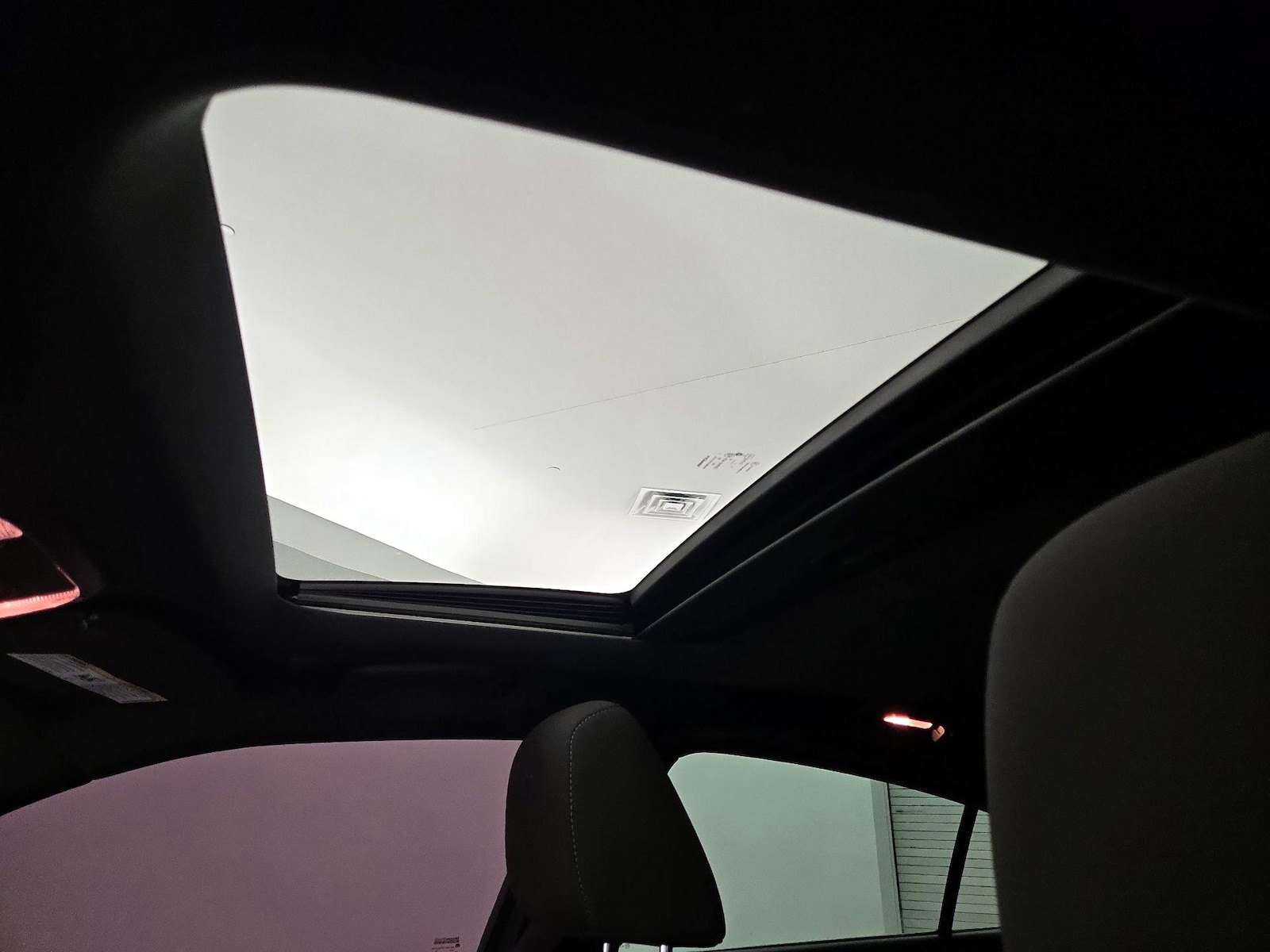 Sunroof(s) & Overhead Airbags