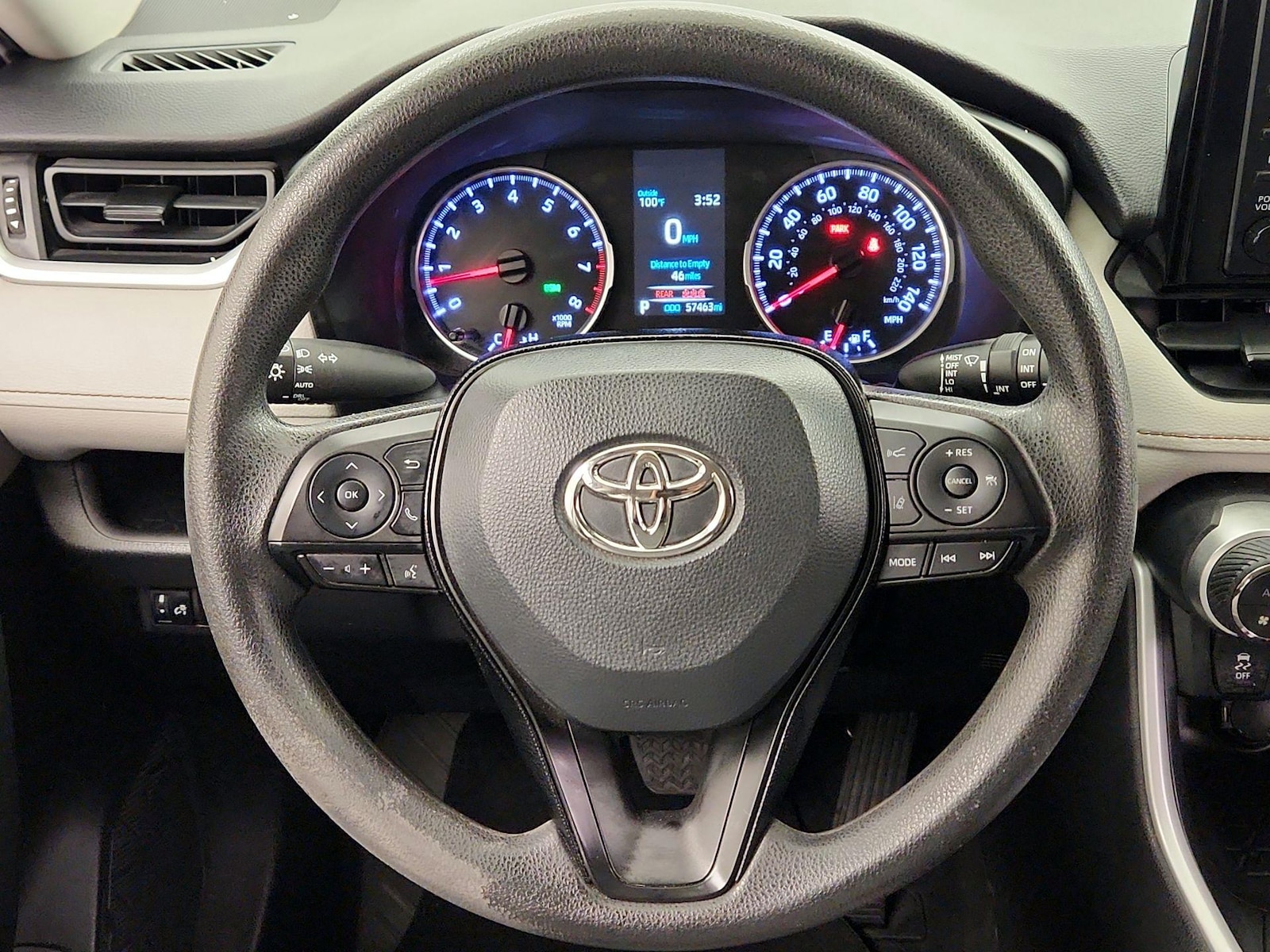 2022 Toyota RAV4 XLE - Photo 11