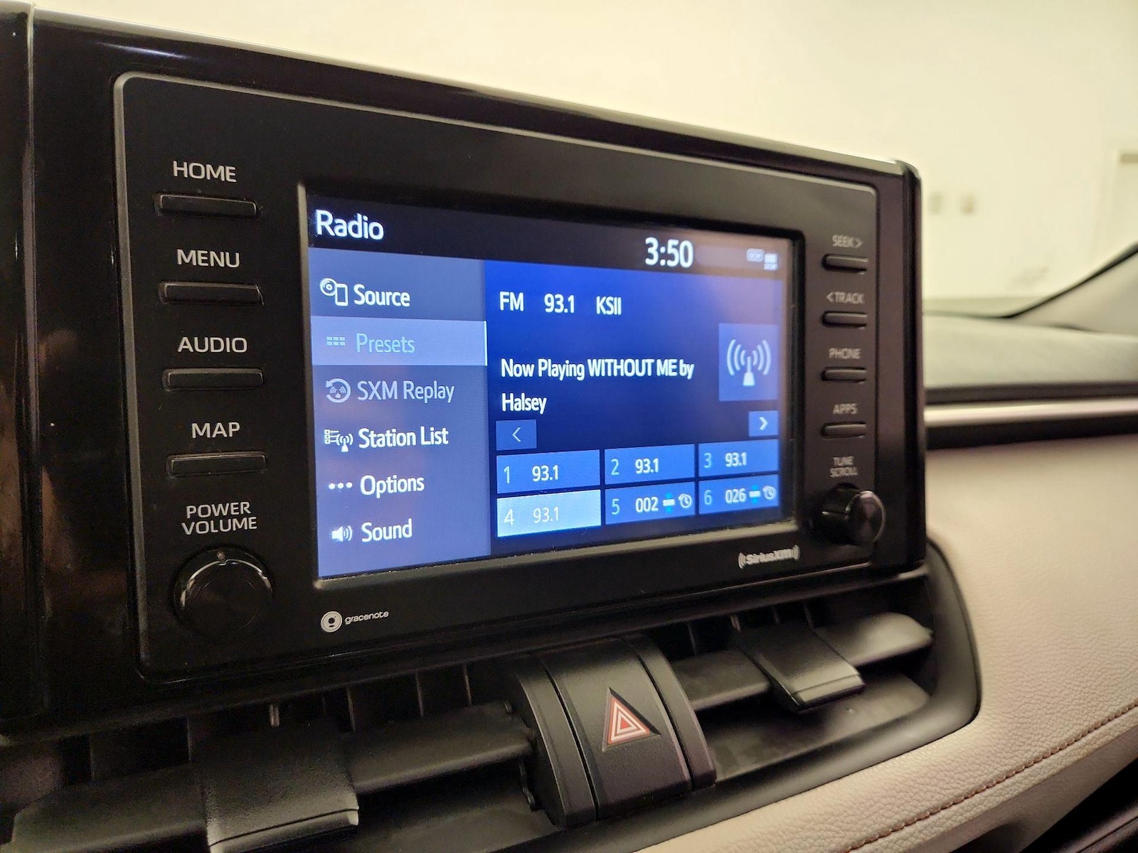 2022 Toyota RAV4 XLE - Photo 15