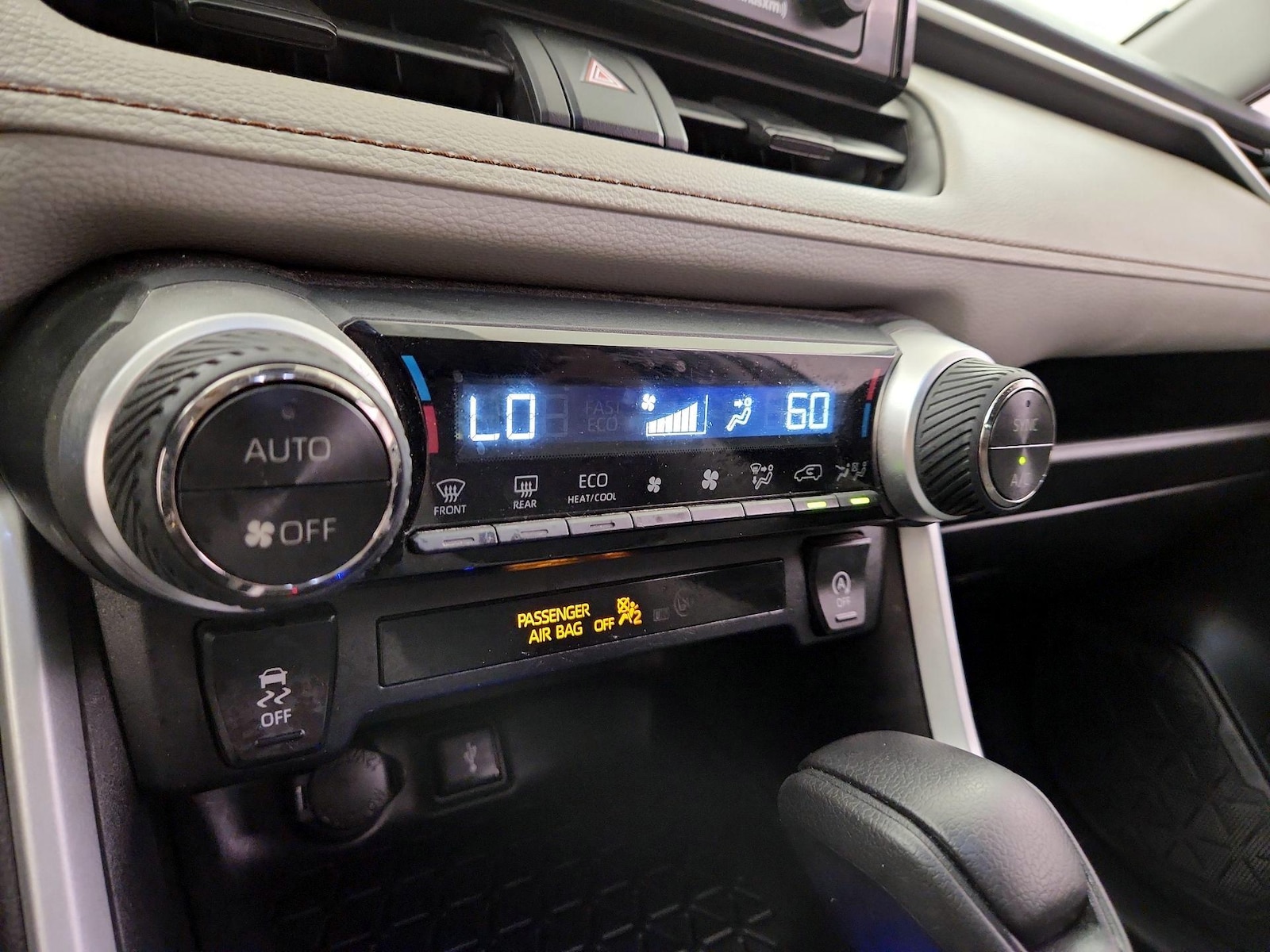 2022 Toyota RAV4 XLE - Photo 16