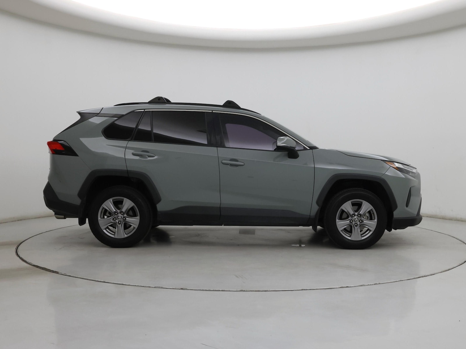 2022 Toyota RAV4 XLE - Photo 8