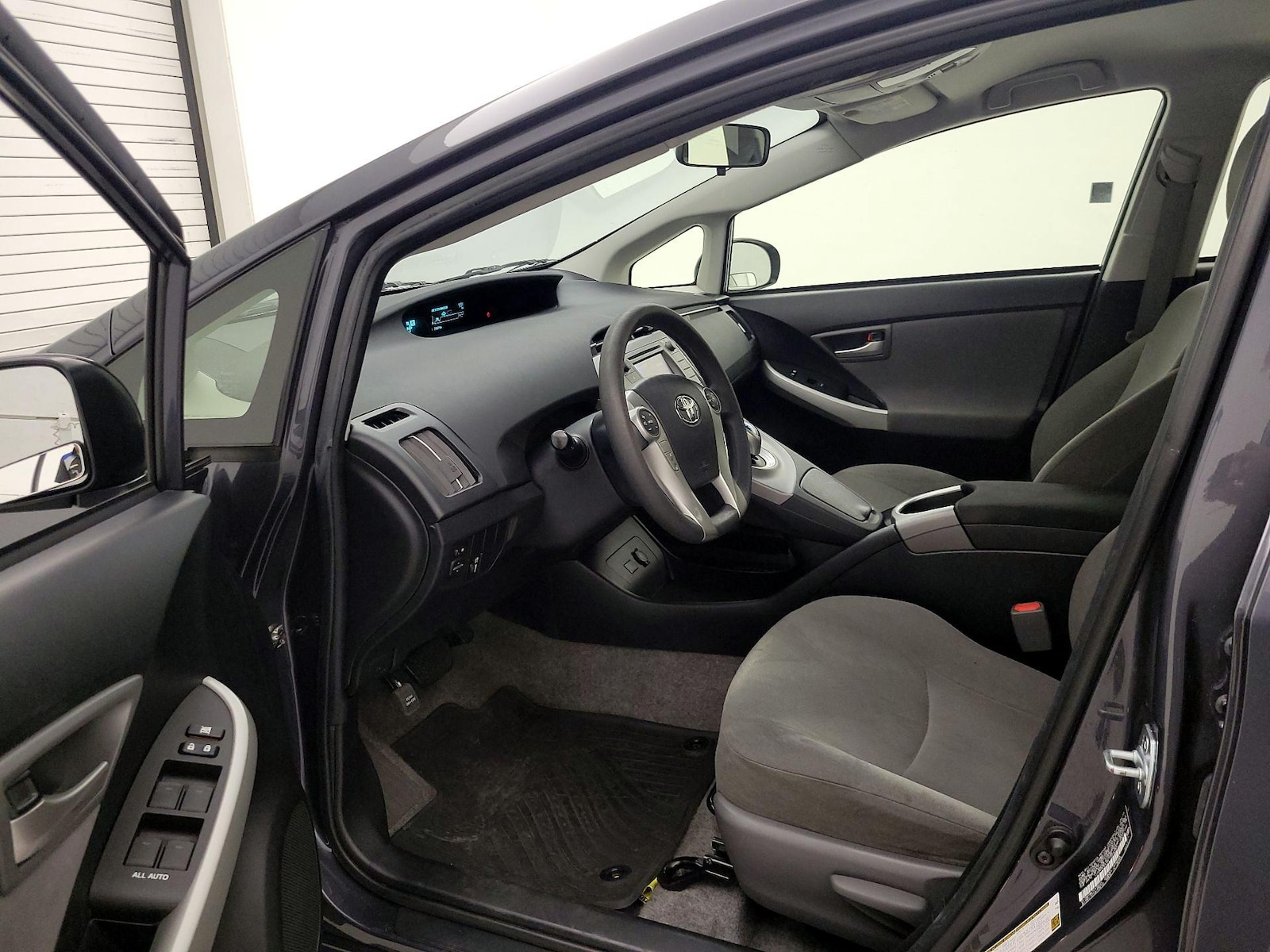 2015 Toyota Prius Two - Photo 12