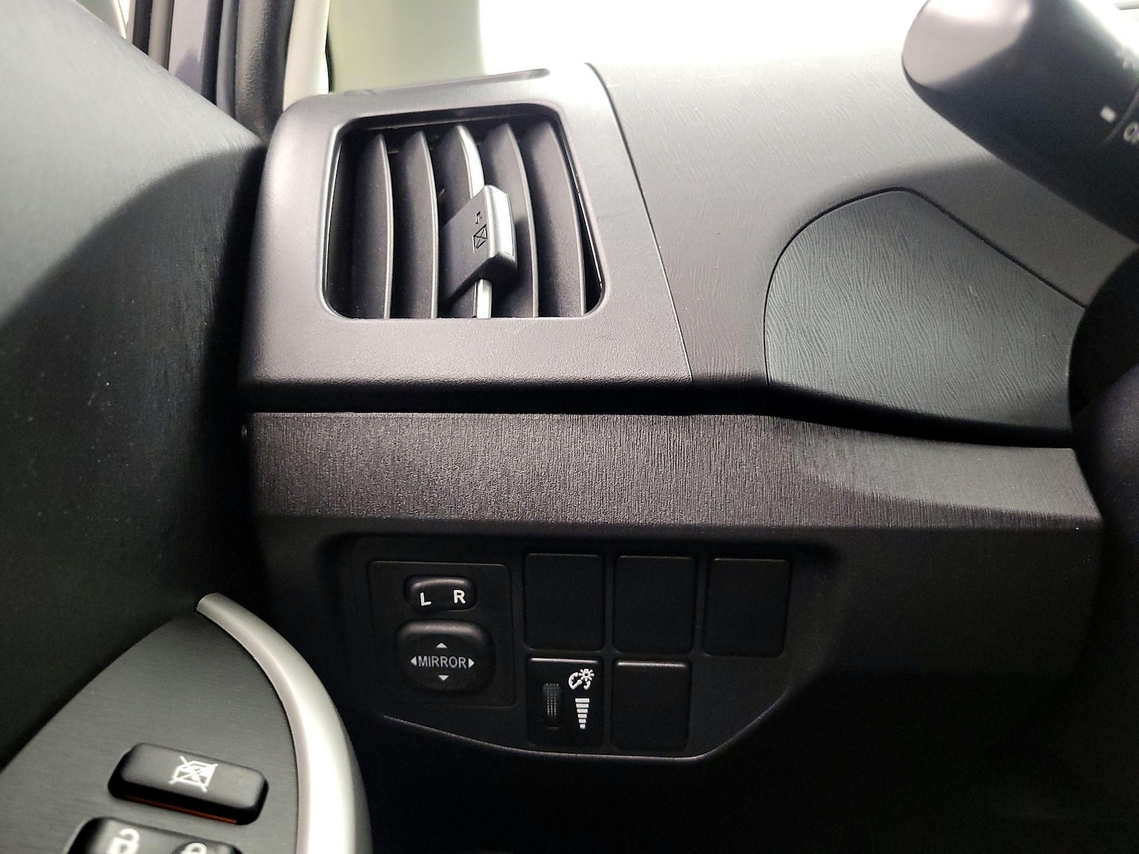 2015 Toyota Prius Two - Photo 14