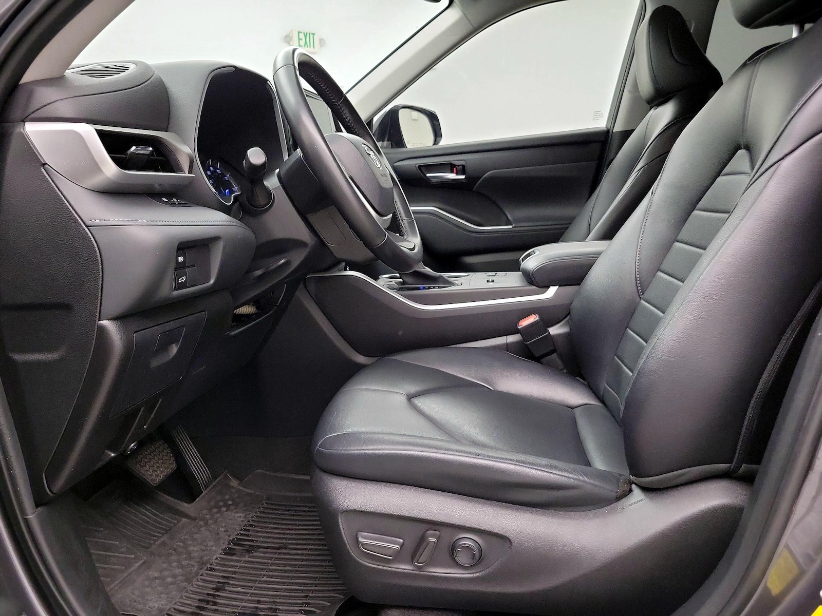 2023 Toyota Highlander XLE - Photo 12