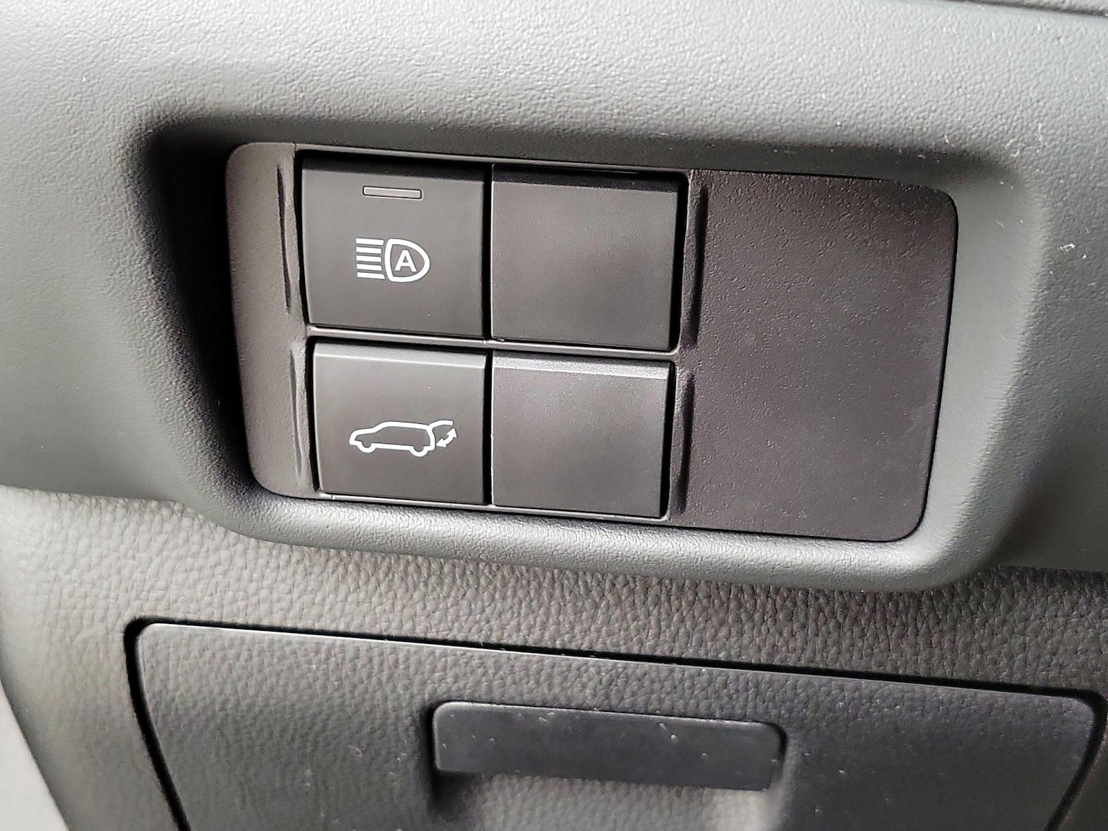 2023 Toyota Highlander XLE - Photo 14