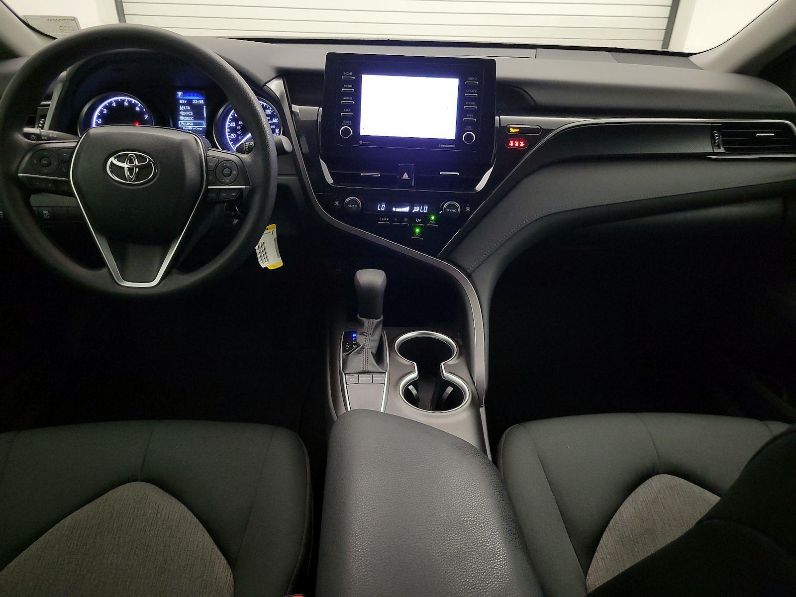 2023 Toyota Camry LE - Photo 10