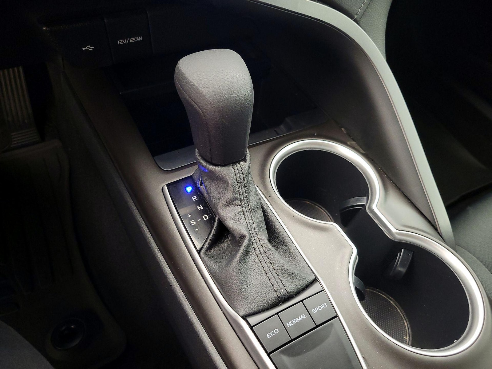2023 Toyota Camry LE - Photo 18
