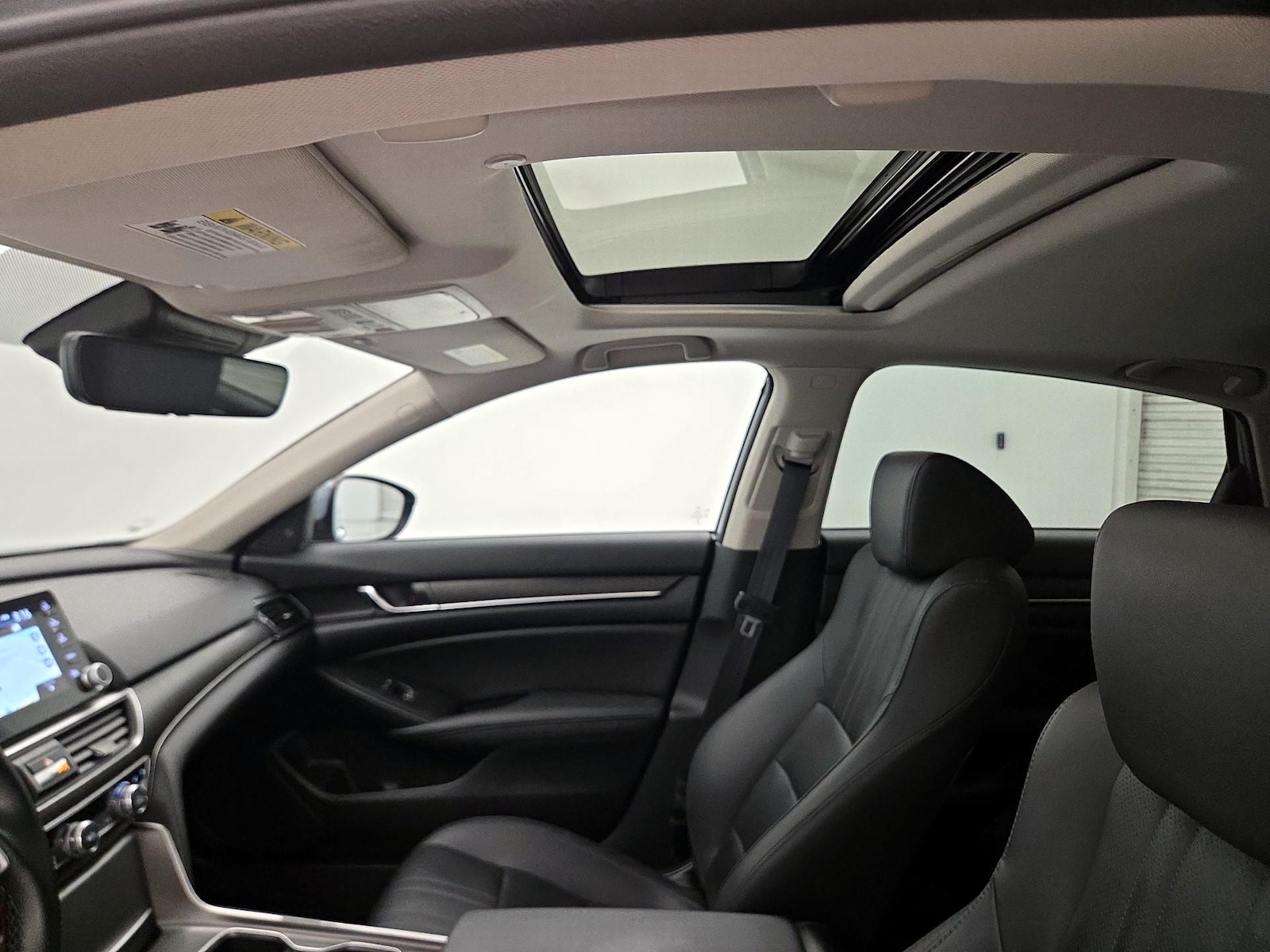 Sunroof(s) & Overhead Airbags