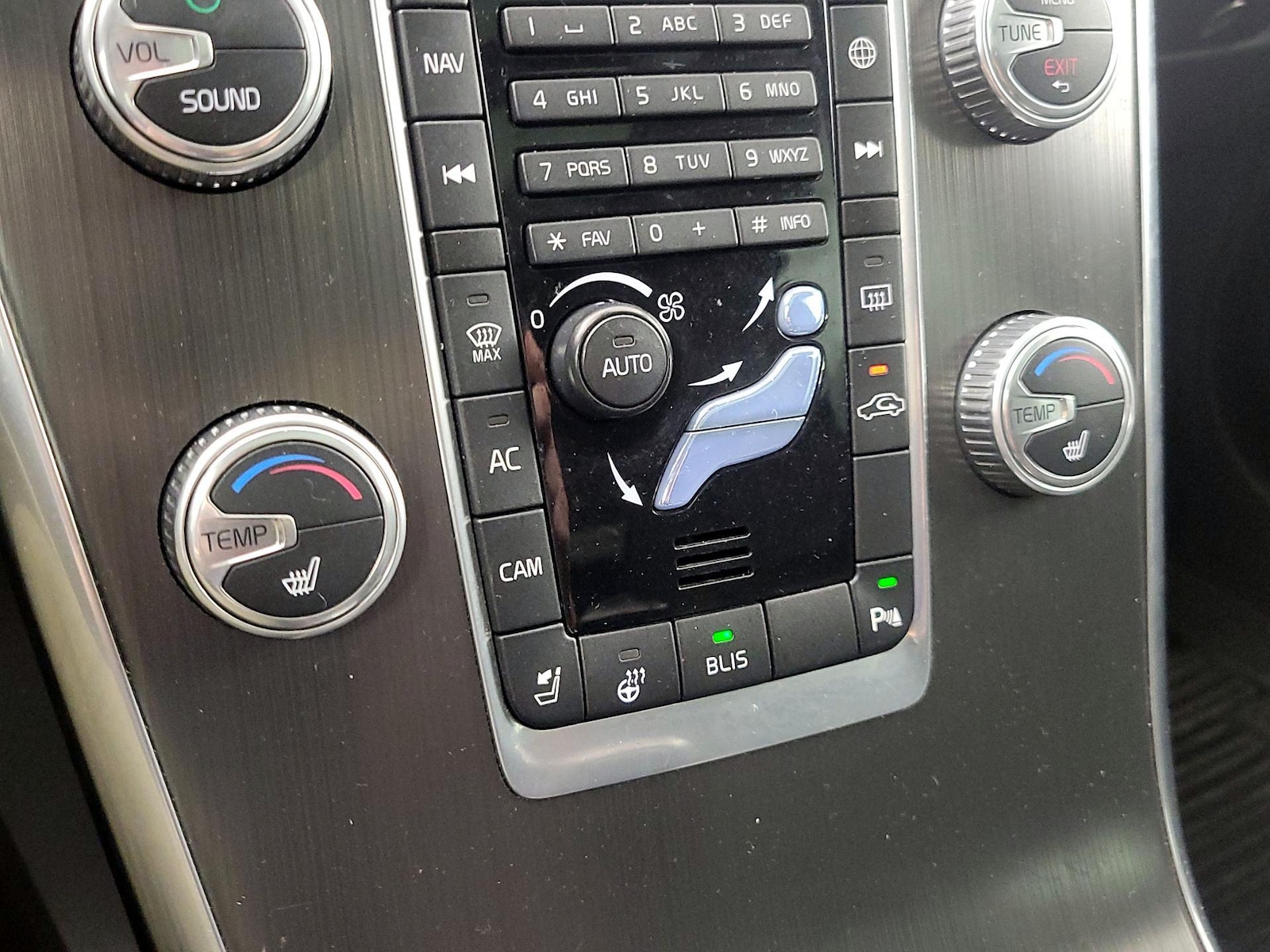2015 Volvo XC60 Premier - Photo 17