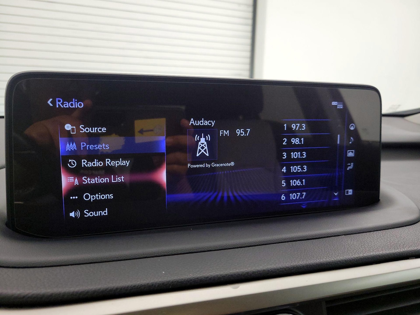 2022 Lexus RX Hybrid 450h - Photo 17