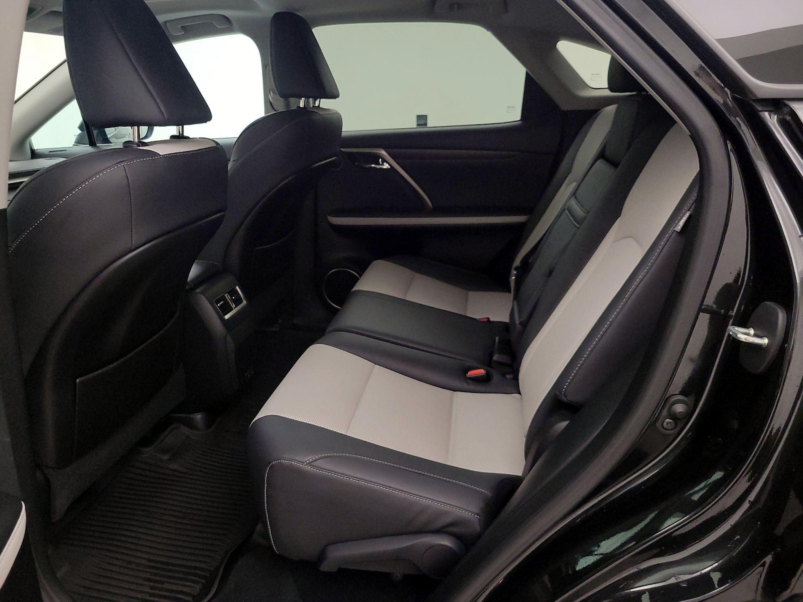 2022 Lexus RX Hybrid 450h - Photo 22