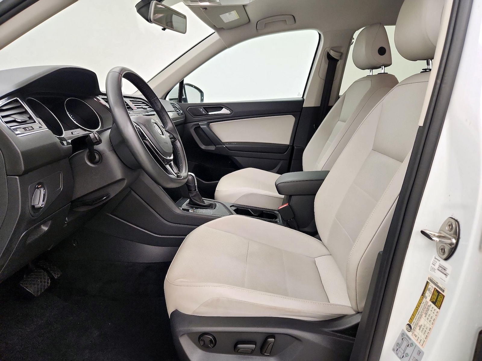 2020 Volkswagen Tiguan SE - Photo 12